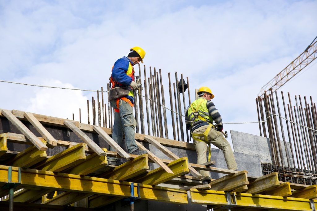 Mannen aan het werk in de bouwsector